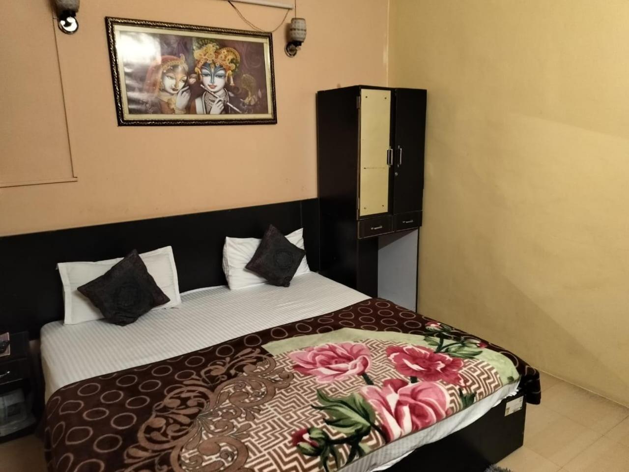 Ds Residency Varanasi-Prime Location-Parking Esterno foto