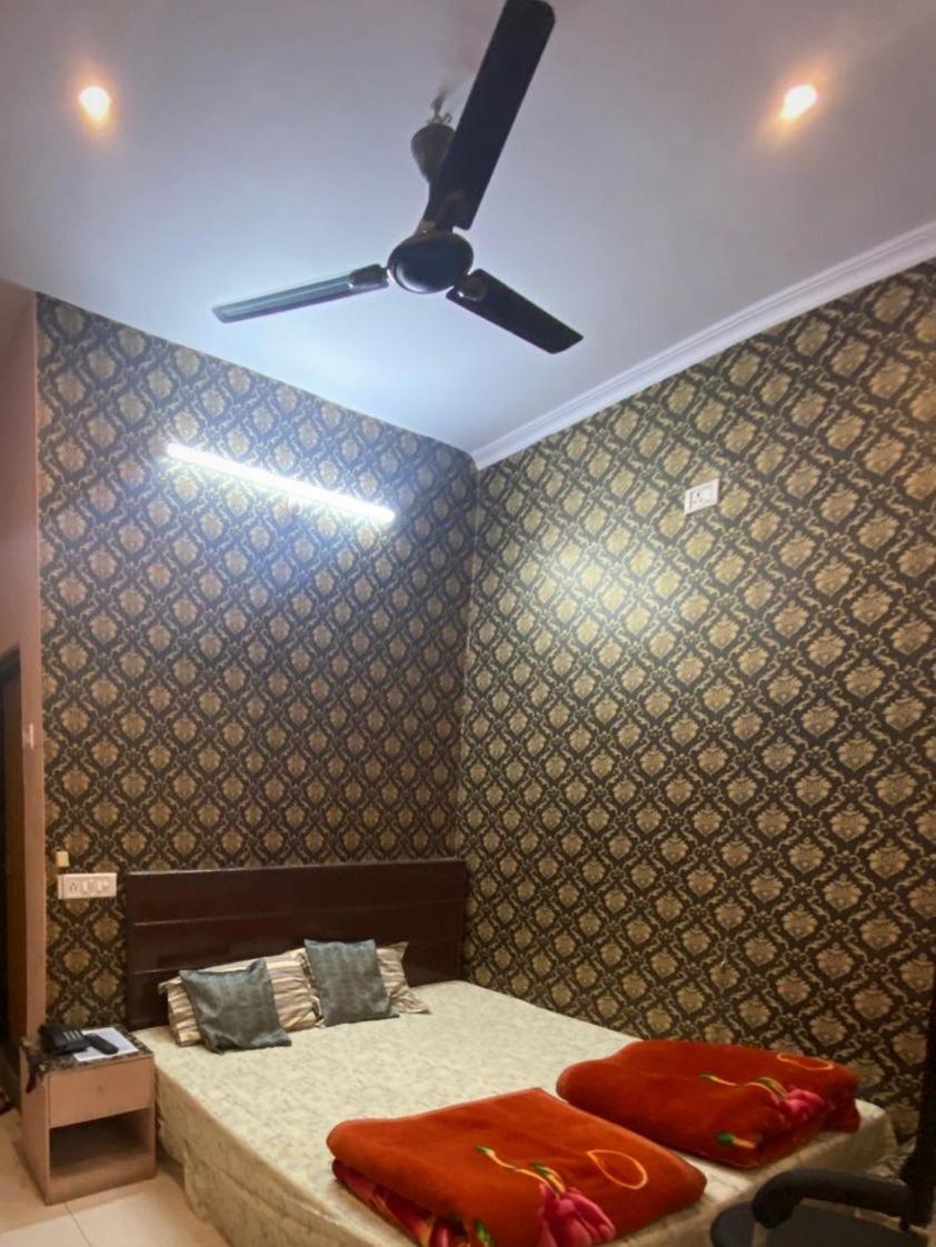Ds Residency Varanasi-Prime Location-Parking Esterno foto