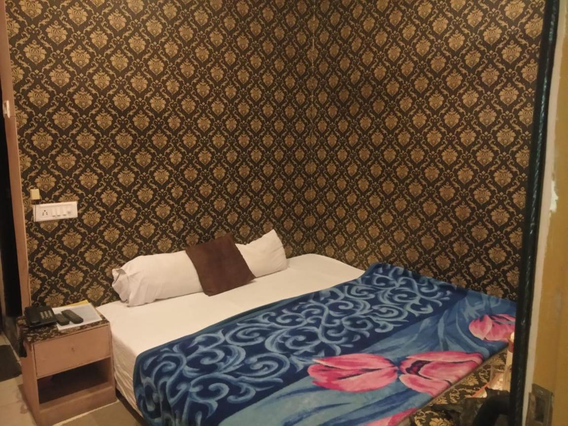 Ds Residency Varanasi-Prime Location-Parking Esterno foto