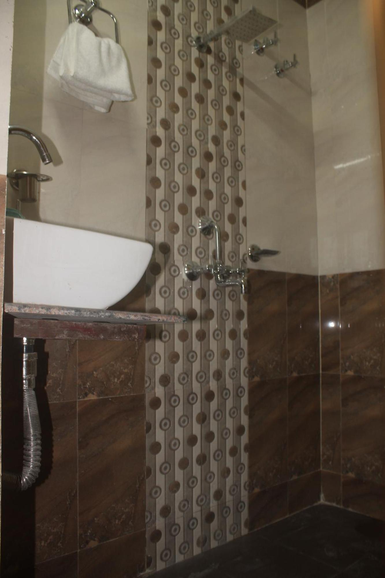 Ds Residency Varanasi-Prime Location-Parking Esterno foto