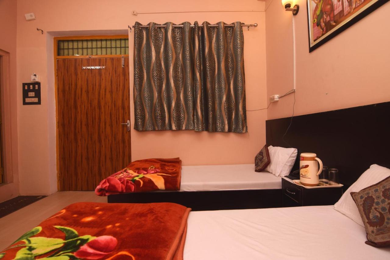Ds Residency Varanasi-Prime Location-Parking Esterno foto